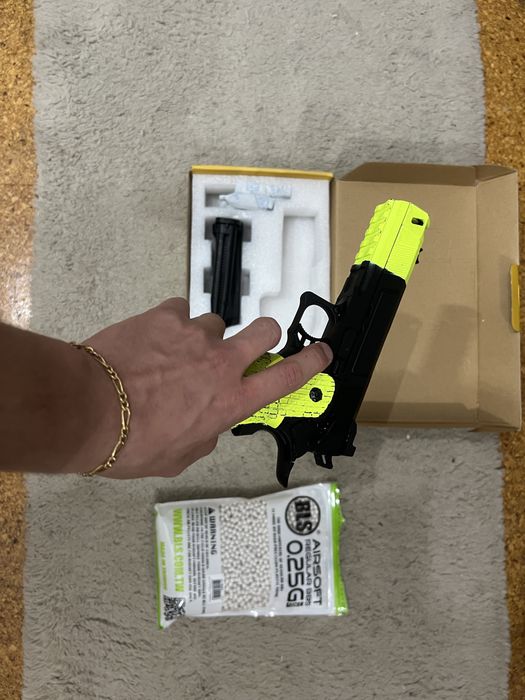Arma de Airsoft com tudo incluido