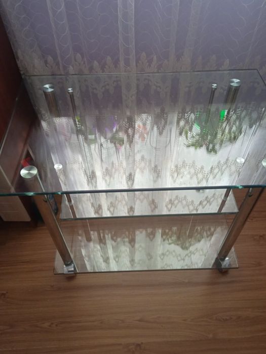 Продам два столики