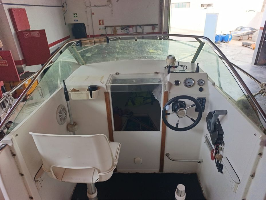 Ocqueteau 485 Semi-Cabinado