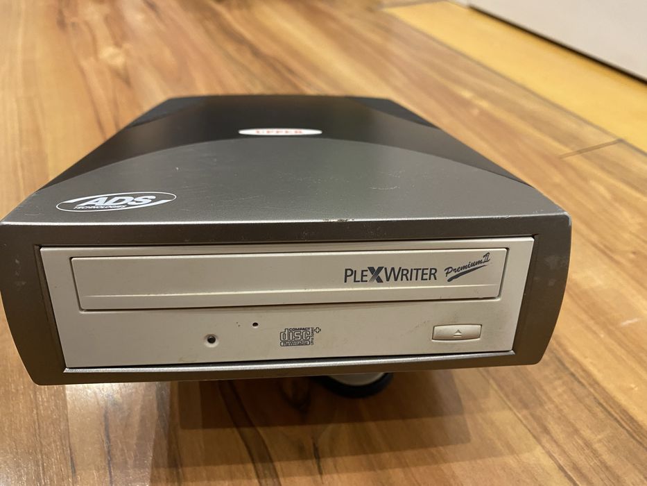Nagrywarka CD PleXWriter Premium II  CD-R/RW  ADS Technologies.