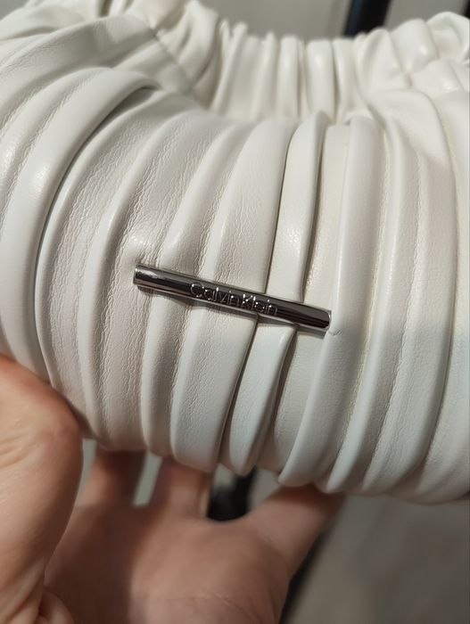 CALVIN KLEIN Жіноча біла сумка PLISSE