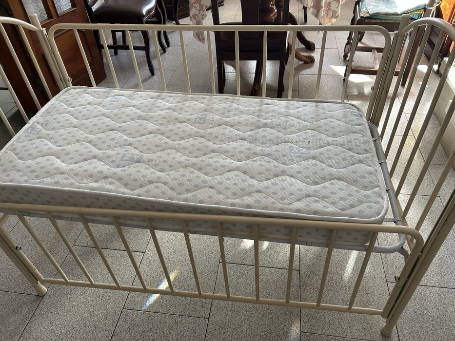 Cama de bébé usada