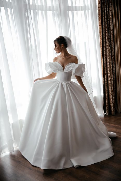 Продам вишукану весільну сукню