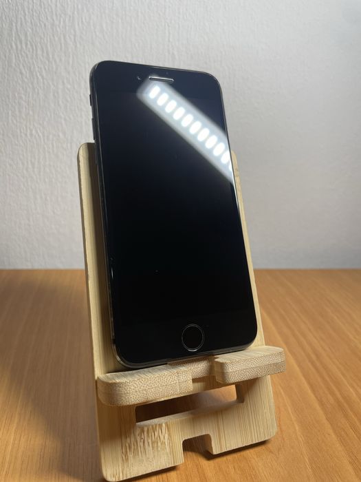 Смартфон Apple iPhone 8 64GB