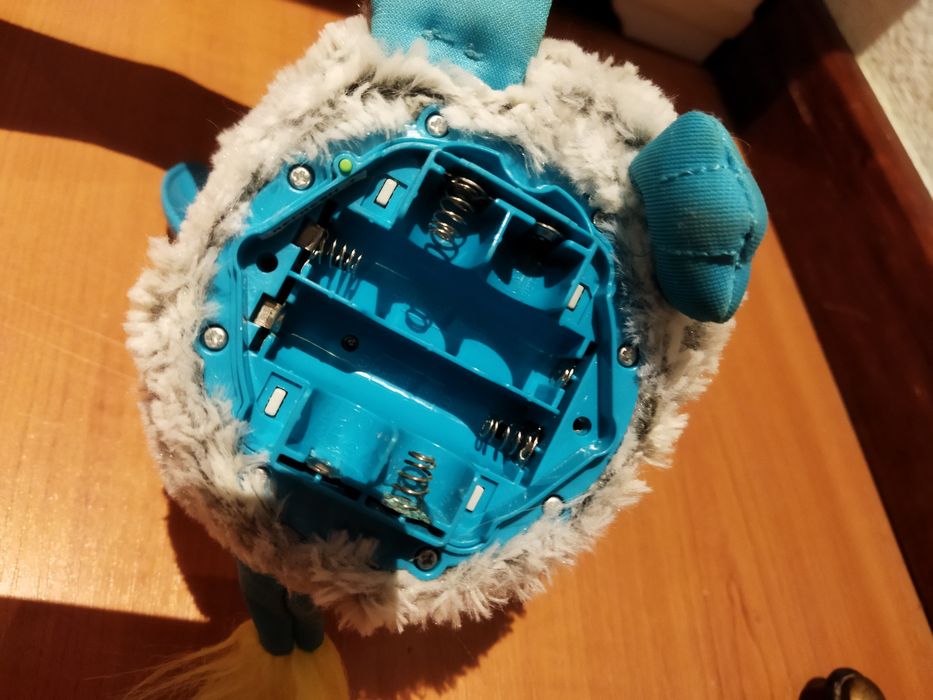 Furbi cinzento a funcionar