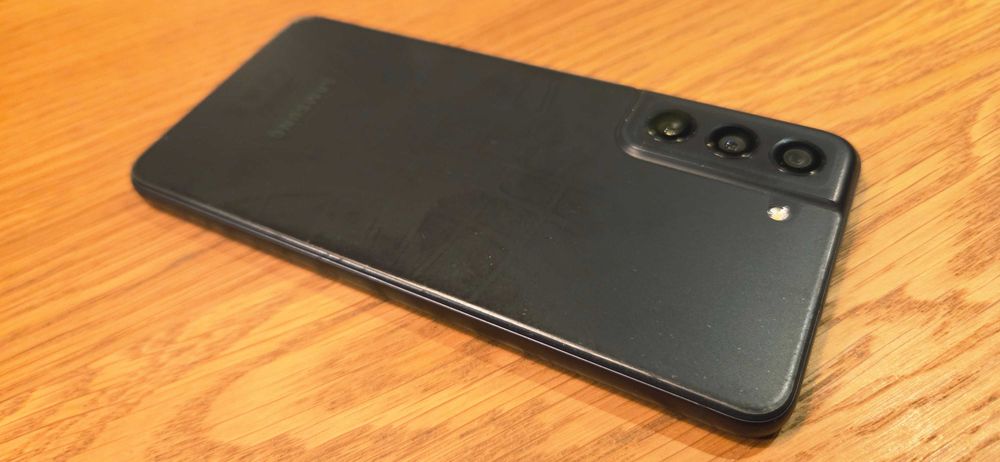 ## Samsung Galaxy S21 FE Idealny stan, pełen komplet + szybka i etui