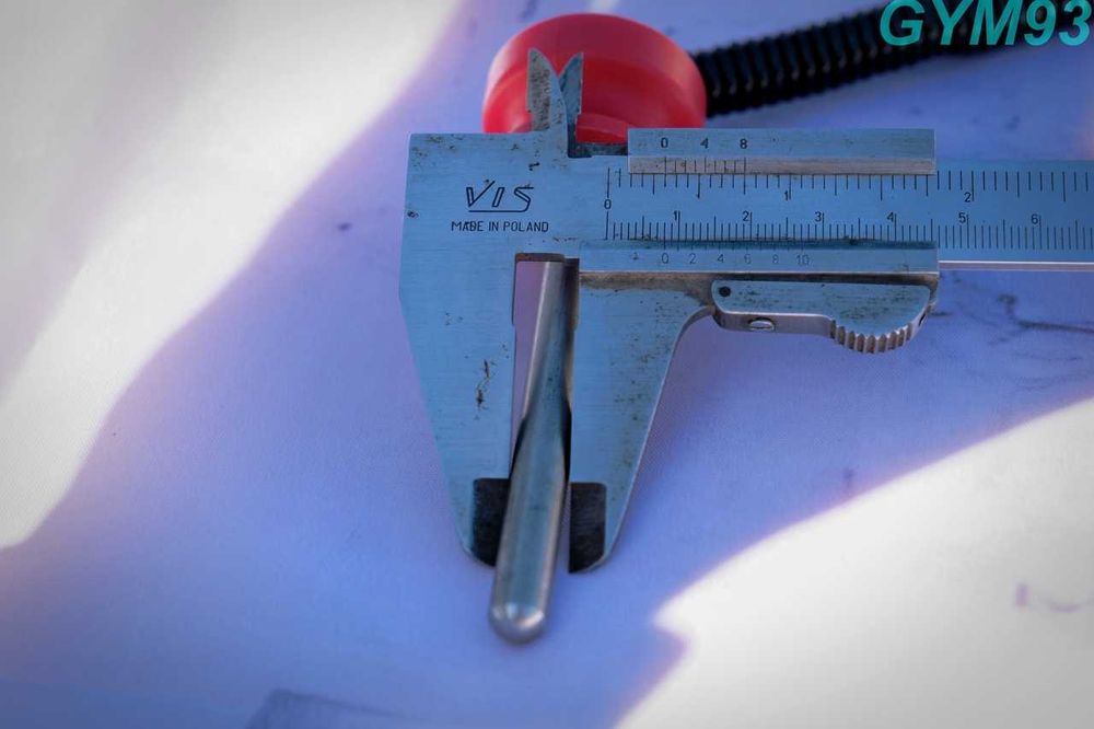 Kluczyk PVC czerwony 8mm na 8 cm