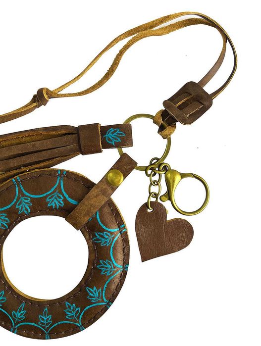 Skórzana zawieszka do torebki amulet, brelok do kluczy ręcznie robiony