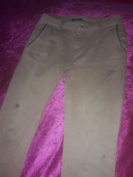 Vende se Calças  Beje