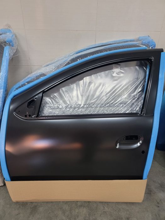 Двері передні ліві нові Renault Logan2 /Sandero 2 2013...