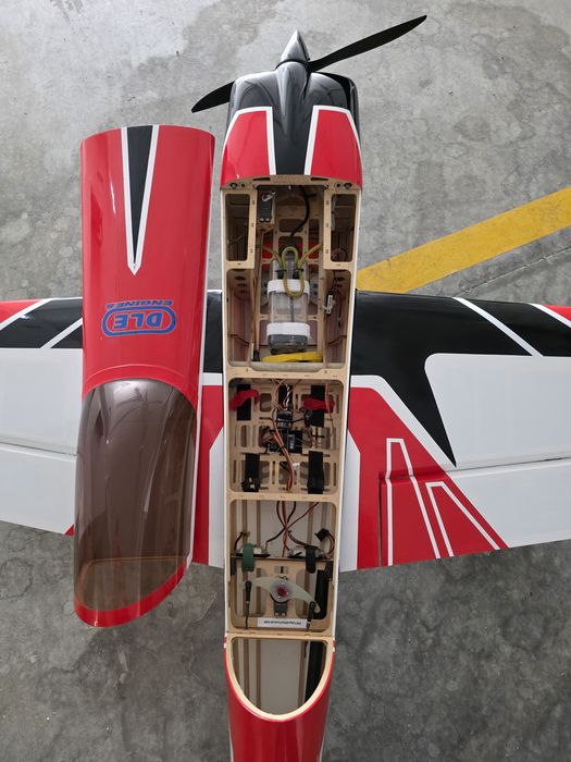 Avião de aeromodelismo 2 metros a gasolina com motor DLE 35 RA