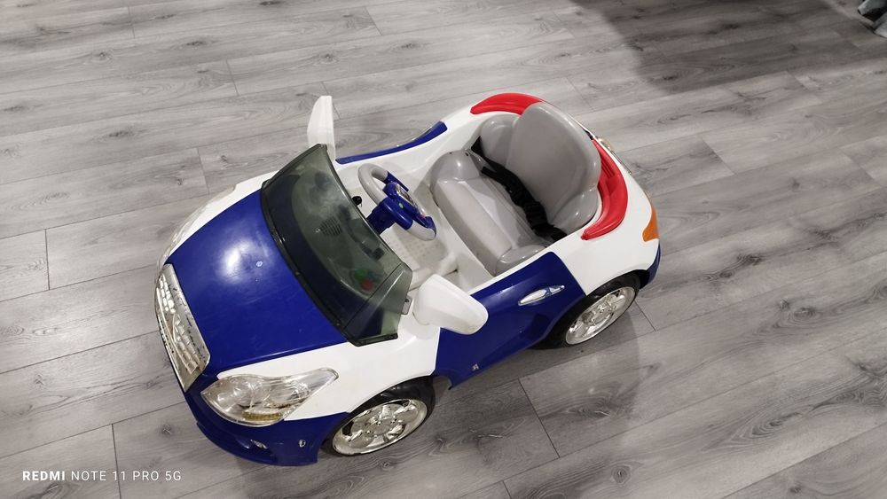 Дитячий автомобіль