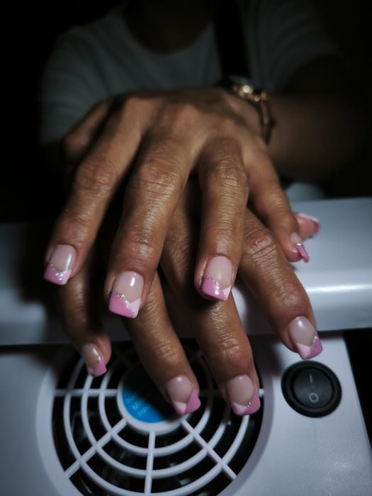 Faço unhas de gel perto da casa da música