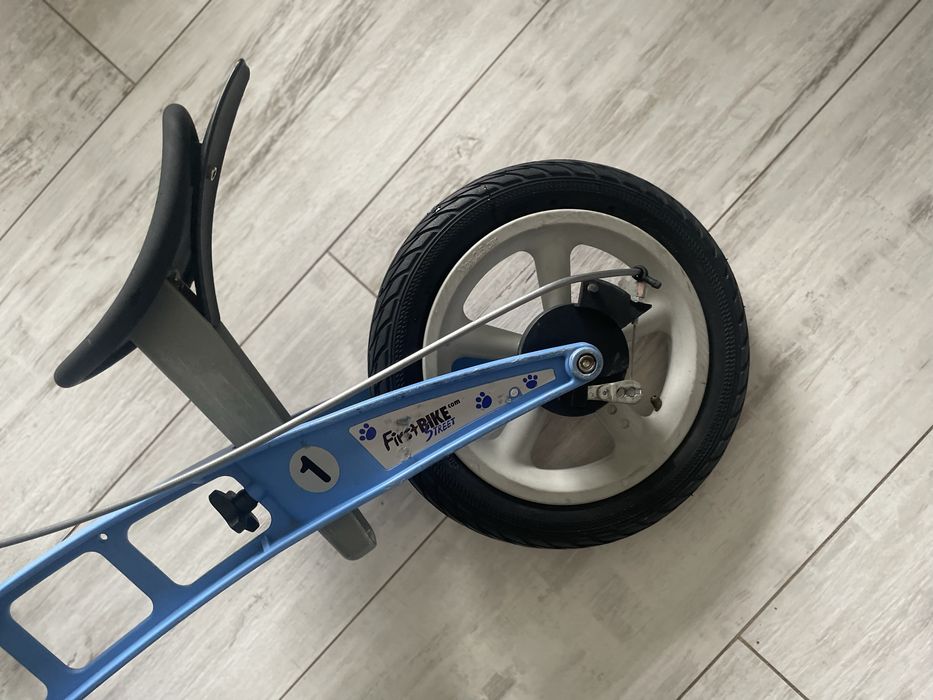 Rowerek biegowy First Bike Street niebieski z