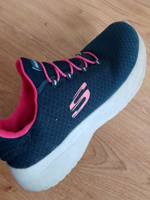 SKECHERS. Śliczne markowe buty sportowe damskie.