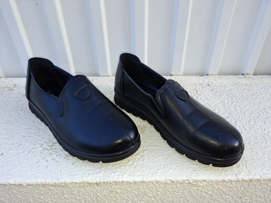 Vende se sapatos de pele n36 macios e leves