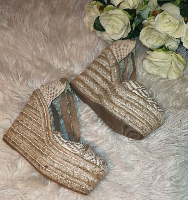 Buty na koturnie firmy Paloma Barcelo rozmiar 36