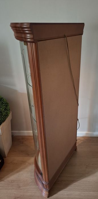 Cristaleira em madeira de mogno