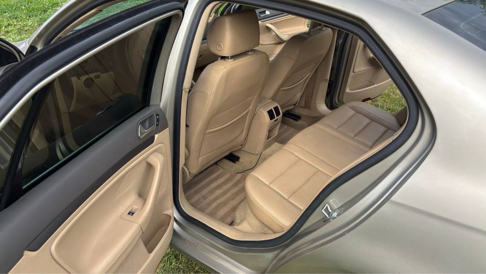 Volkswagen Jetta 2006 | 2.5 Бензин | АКПП |