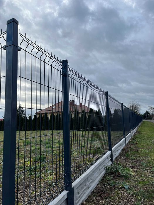 Panel ogrodzeniowy, Ogrodzenie panelowe, Przęsła, Montaż. Producent.