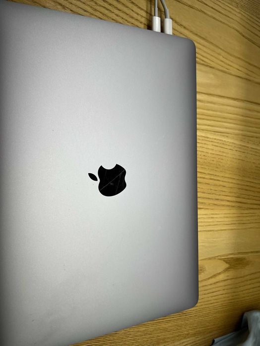 MacBook Pro 13 2020 , A2251  i5/16 RAM /512 SSD