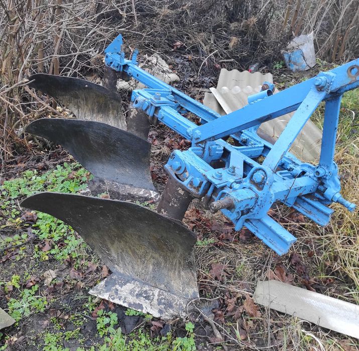 Продам трактор Т-40 АМ з плугом, причепом 2ПТС-4 та іншим обладнанням. Деталі в оголошенні