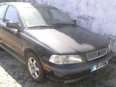 Volvo S40 e V40 com algumas peças