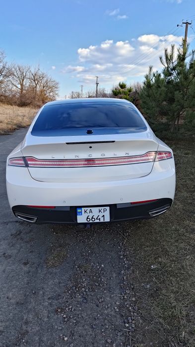 Гібрид бізнес класу. Розхід 5,5 по місту