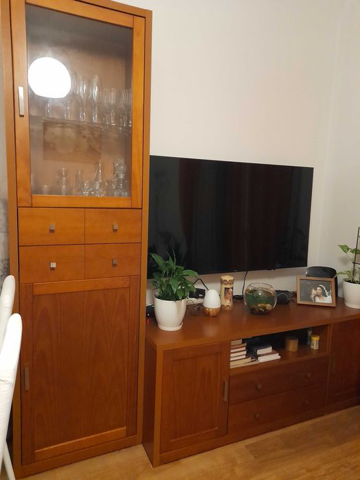 Movel tv de sala em cerejeira + cristaleira
