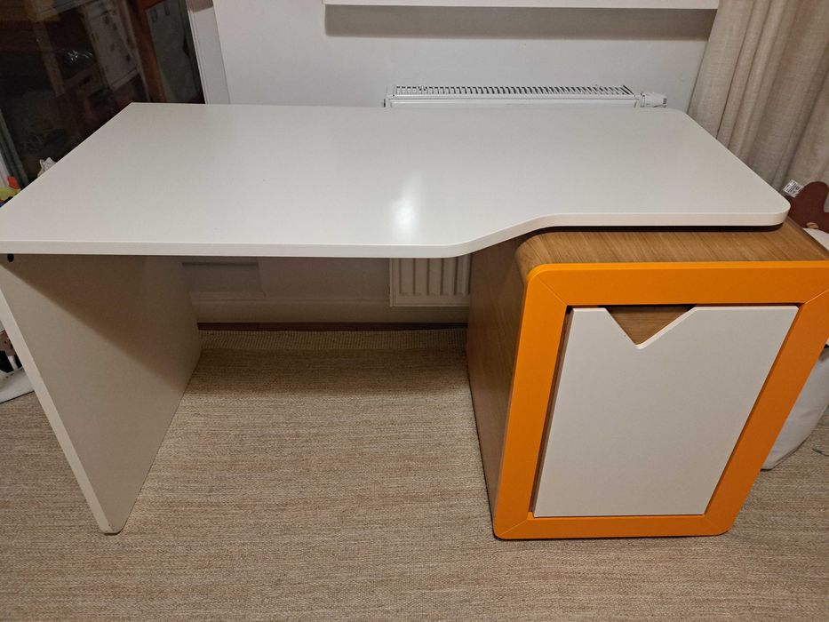 Meble dziecięce - biurko, komoda