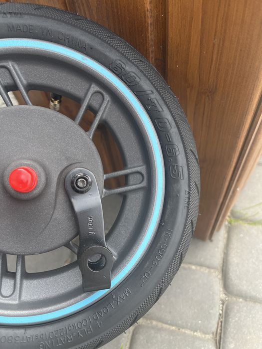 Przednie koło do hulajnogi elektrycznej.