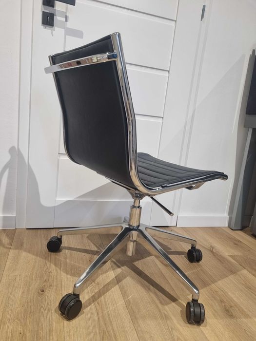 Fotel obrotowy LD Seating FLY 712 – styl, komfort i jakość!