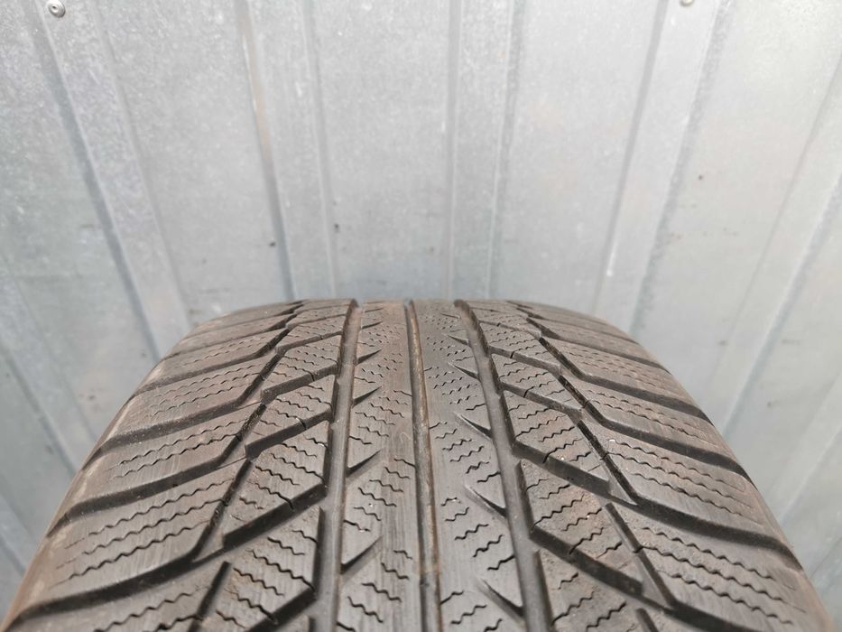 261) Opona - 225/40/18 - Bridgestone - 5.5mm - 1sx2022 - Zimowa