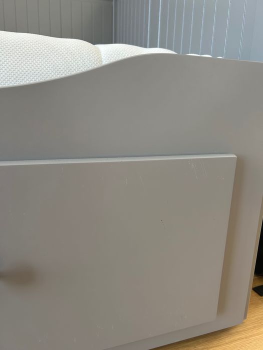 Łóżko Ikea Hemnes z materacem i trzema szufladami