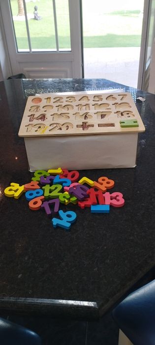 Jogo didático de encaixe de números