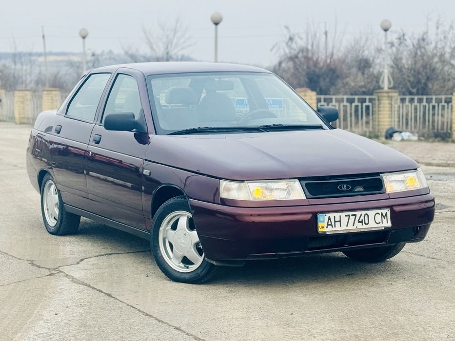 Продам автомобиль от первого хозяина с авто салона с родным пробегом 77 тысяч не бит не крашен не одна деталь гнили ржавчин нет есть мелкие следы эксплуатации не чего критичного нет салон в идеальном состоянии без дыр и пропалов по тех части вопросов нет работает все отлично продажа с переоформлением бизнесмены не беспокоить звонить только по делу автомобилем останетесь довольны