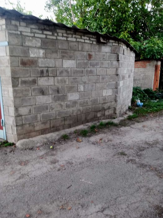 Продам гараж в  центре