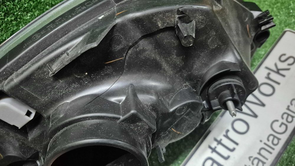 Otica Farol Esquerdo Renault Kangoo I KC FC 1997 a 2008 Ref. 551-1145L-LDEMY NOVO DEPO C/DANOS