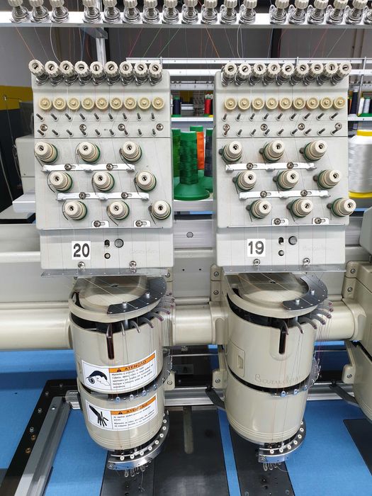 Máquina de bordar Barudan de 20 cabeças