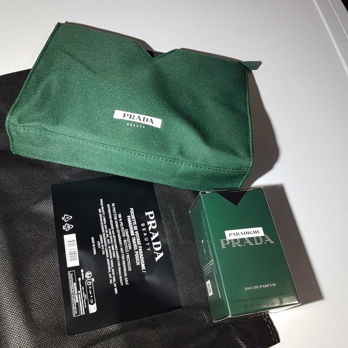 zestaw woda perfumowana 
Prada Paradigme  kosmetyczka saszetka + worek