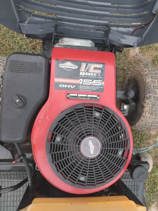 Trator corta relva com 15,5cv
