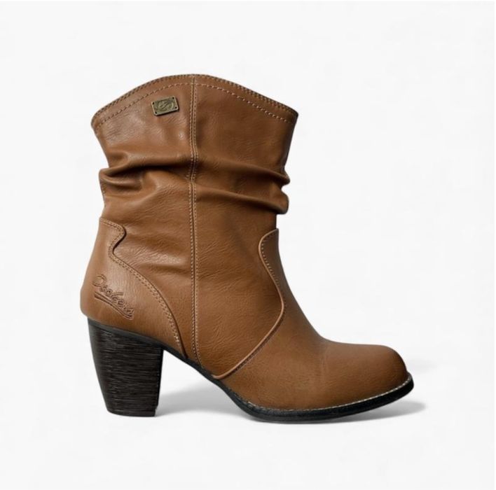 Жіночі шкіряні  чоботи козаки коричневого кольору dockers