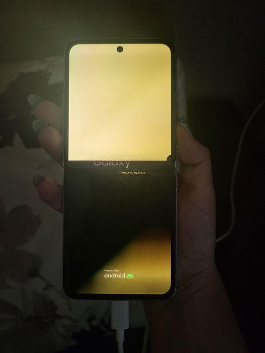 Продам м/т Samsung flip3 128/8gb