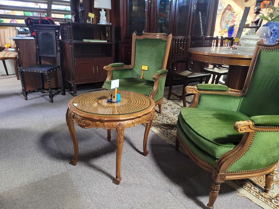 Mesa de centro antiga, em madeira maciça e palhinha - óptimo