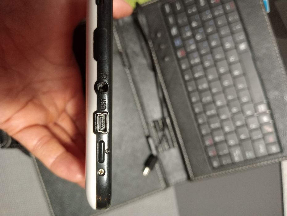 Tablet Goclever  z klawiaturą