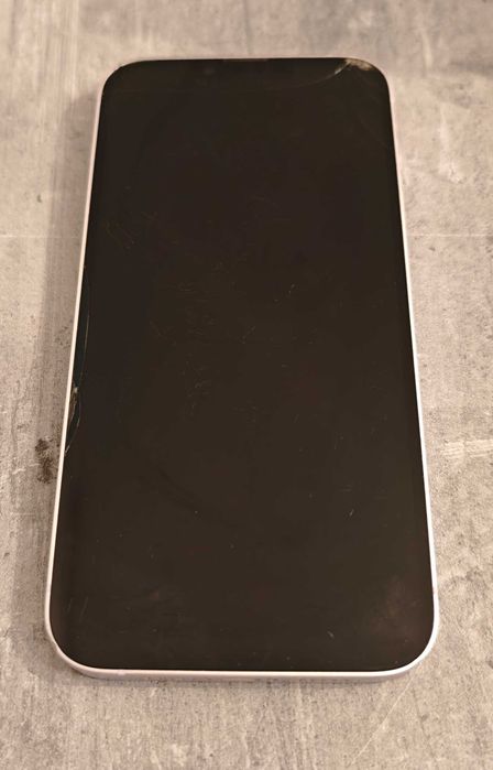 Iphone 14 PLUS, batera 83%