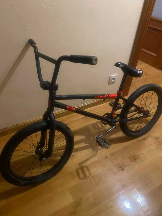 czerwono czarny Bmx