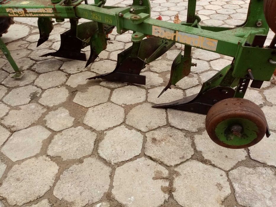 Pług 3 skibowy obrotowy