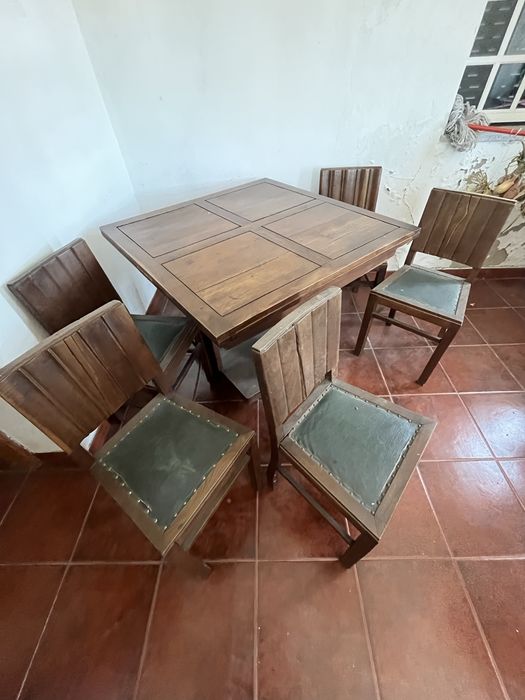 Mesa de Jantar Quadrada em Madeira com 5 Cadeiras – Estilo Rústico / Vintage