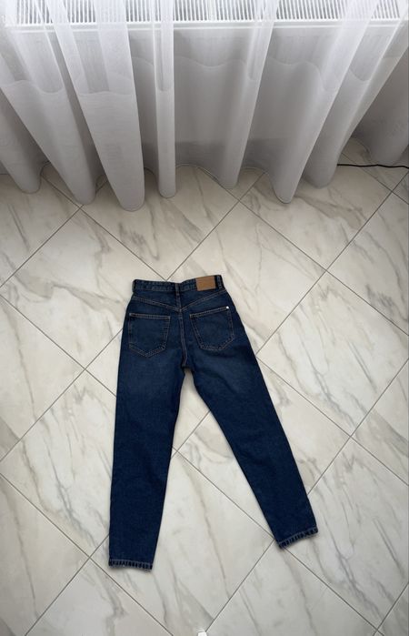 Джинси мом, момфіт